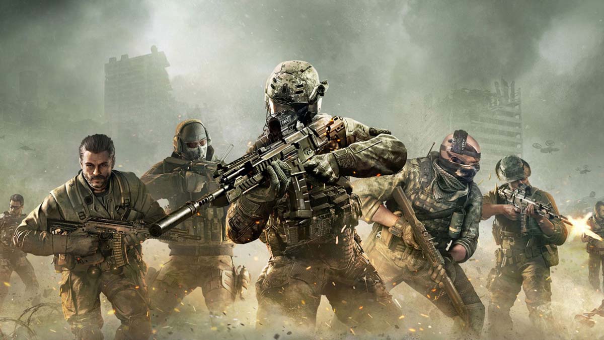 Soldiers standing in a group equipped with weapons in CoD Mobile