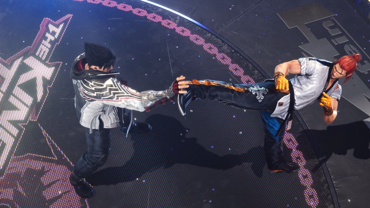 Jin catching a kick from Hwoarang.