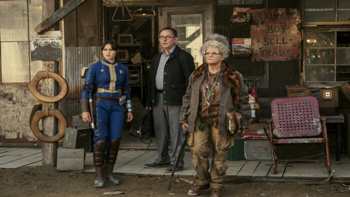 Lucy and Ma June are outside her store in the Fallout TV series.