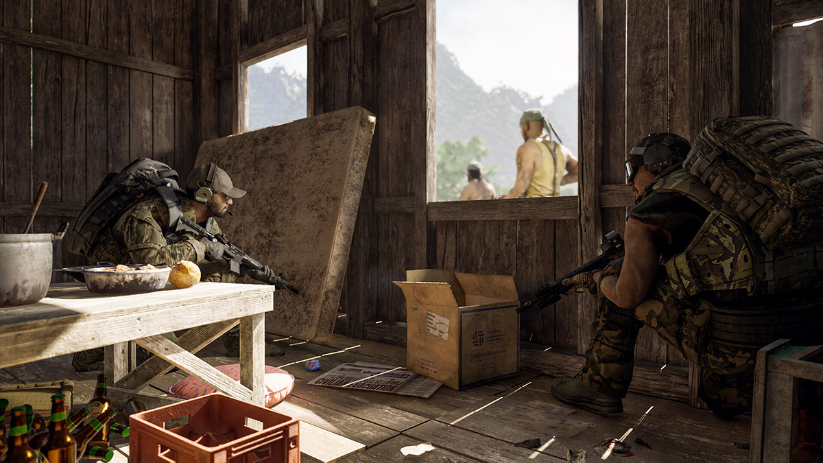 Two operators hiding from enemies in Gray Zone Warfare
