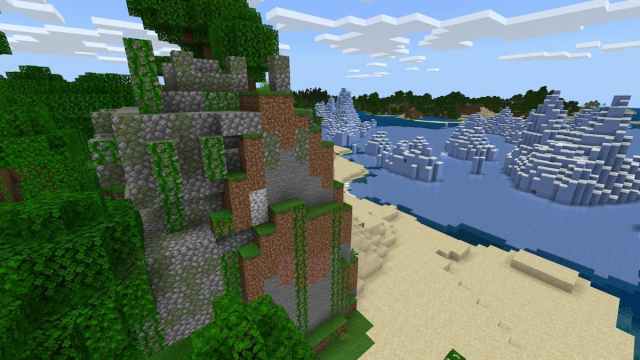 A Jungle Temple on the side of a hill next to a Frozen Ocean biome in Minecraft
