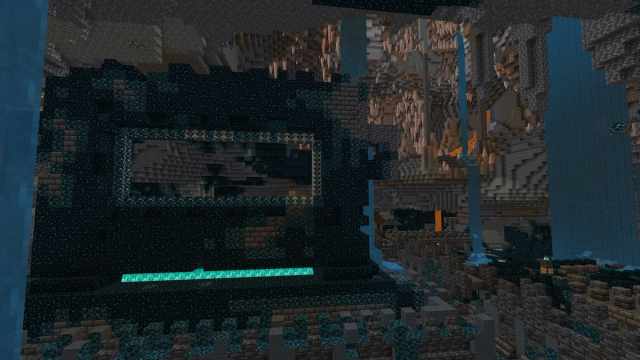 A Minecraft Ancient City beneath a Dripstone Cave