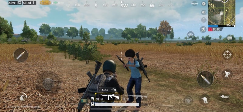 PUBG Mobile player coming upon another player or perhaps a bot