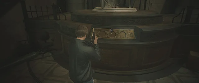 Leon stands in front of the medallion puzzle in the RPD.