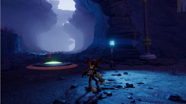 Ratchet standing in a foggy cave, looking at a gold bolt hovering on a small platform.