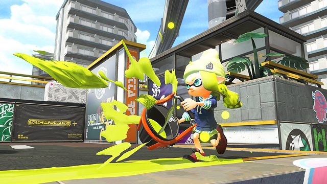 An inkling for the yellow team using a slosher
